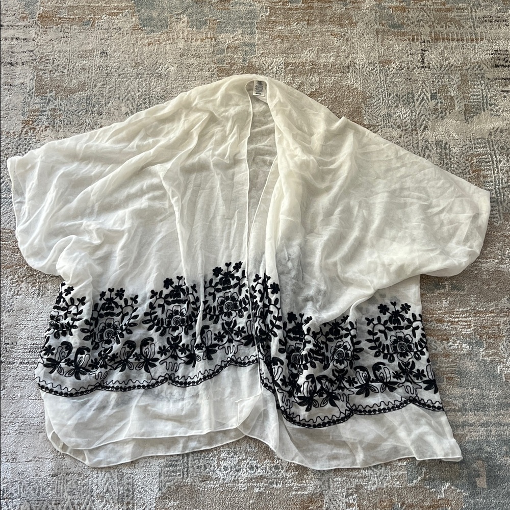 ‼️ White and Black Floral Swim Coverup ‼️